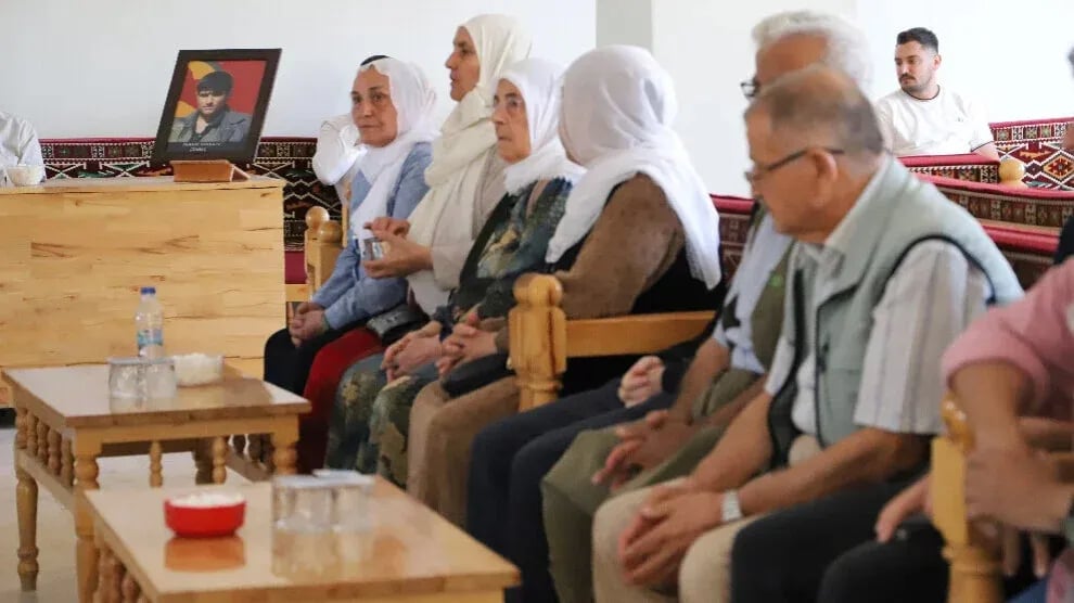 Bi girseyî malbata Zana yê HPGî ziyaret kirin