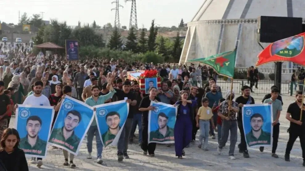 Cenazeyê Demhat Girê Spî li Kobanê bi girseyî veşartin