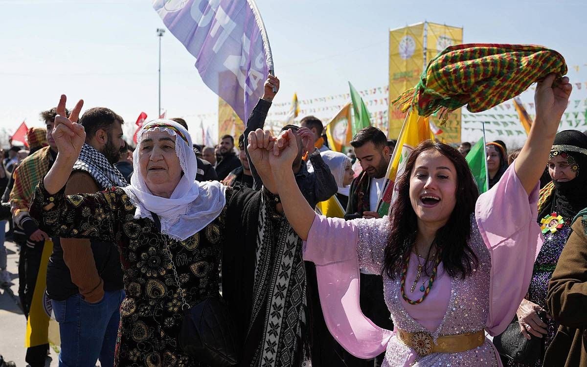 Warê sîyasî û komelkî de yewîya kurdan