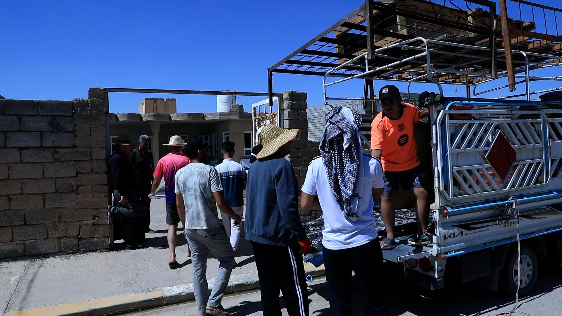 600 malbatên din vedigerin Şengalê