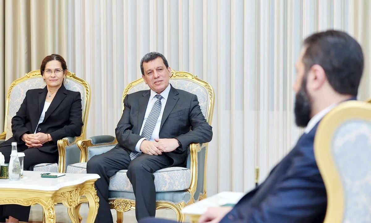Em rûpela aştî û avakirina welatê nû vedikin