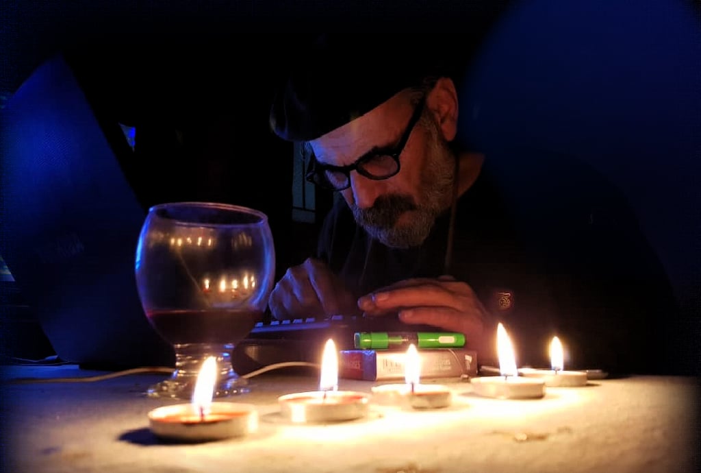 Helbestkar nikare dûrî êşa welatê xwe bijî