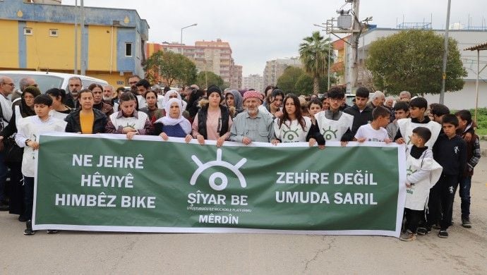 Li dijî tiryakê meşiyan