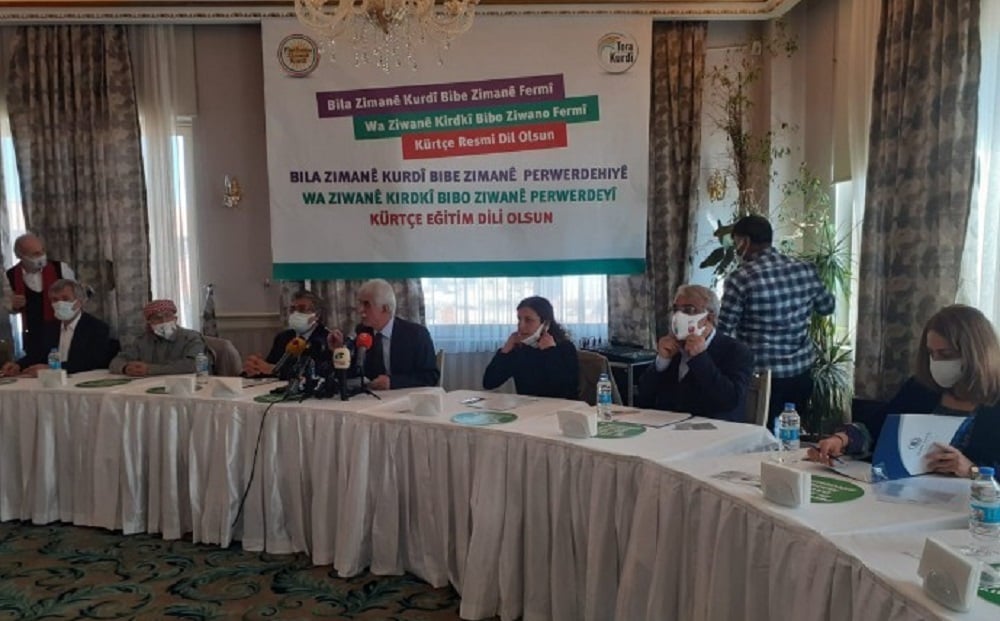 'Bila zimanê kurdî bibe zimanê fermî û perwerdehiyê'