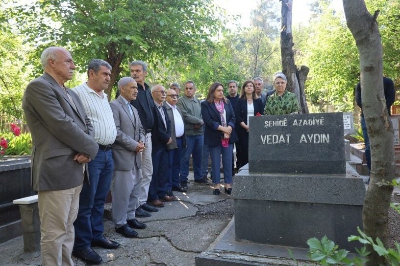 Nûnerên MEBYA-DERê gora Vedat Aydin ziyaret kirin