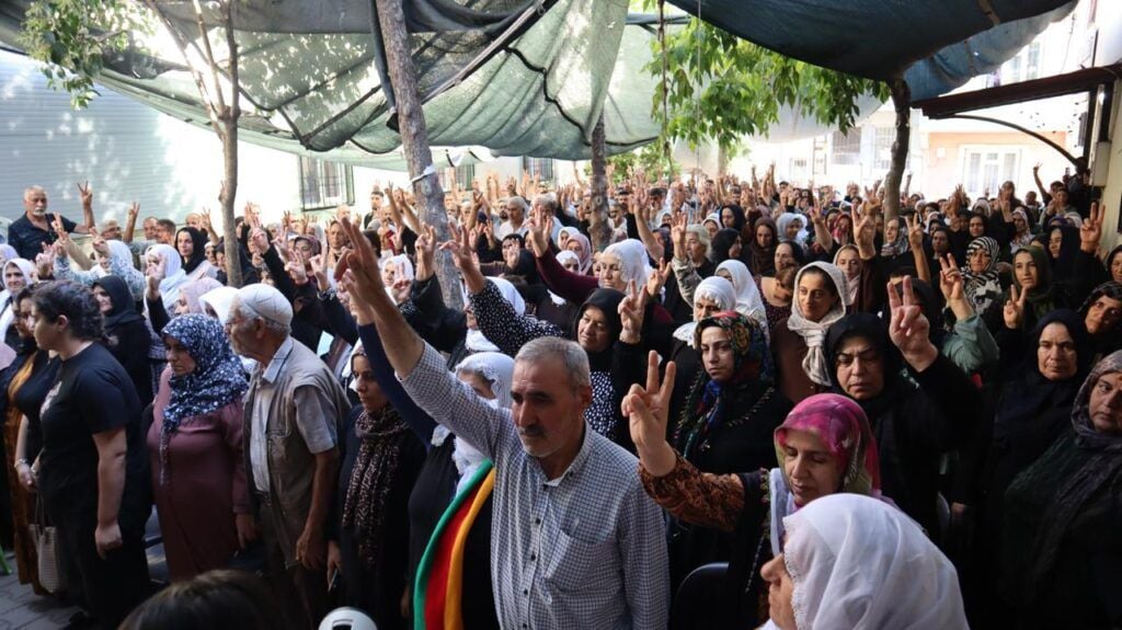 Bîranîna şehîdan a li Dîlokê bi dirûşma ‘Şehîd namirin’ bi dawî bû