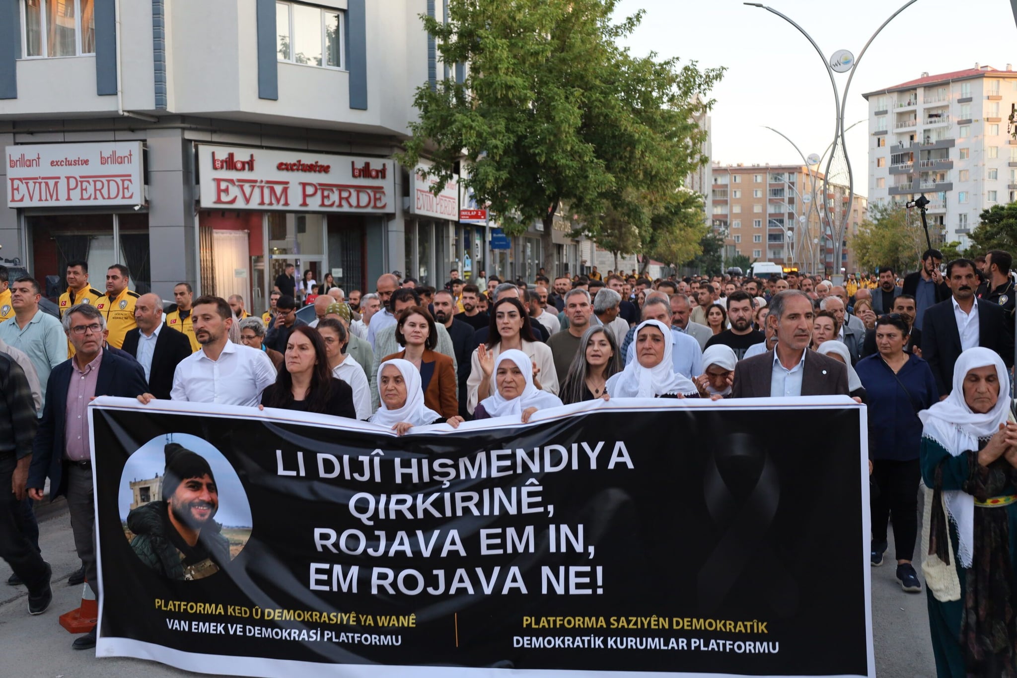 ‘Çareserî bi nasîna mafên gelê Kurd pêkan e’