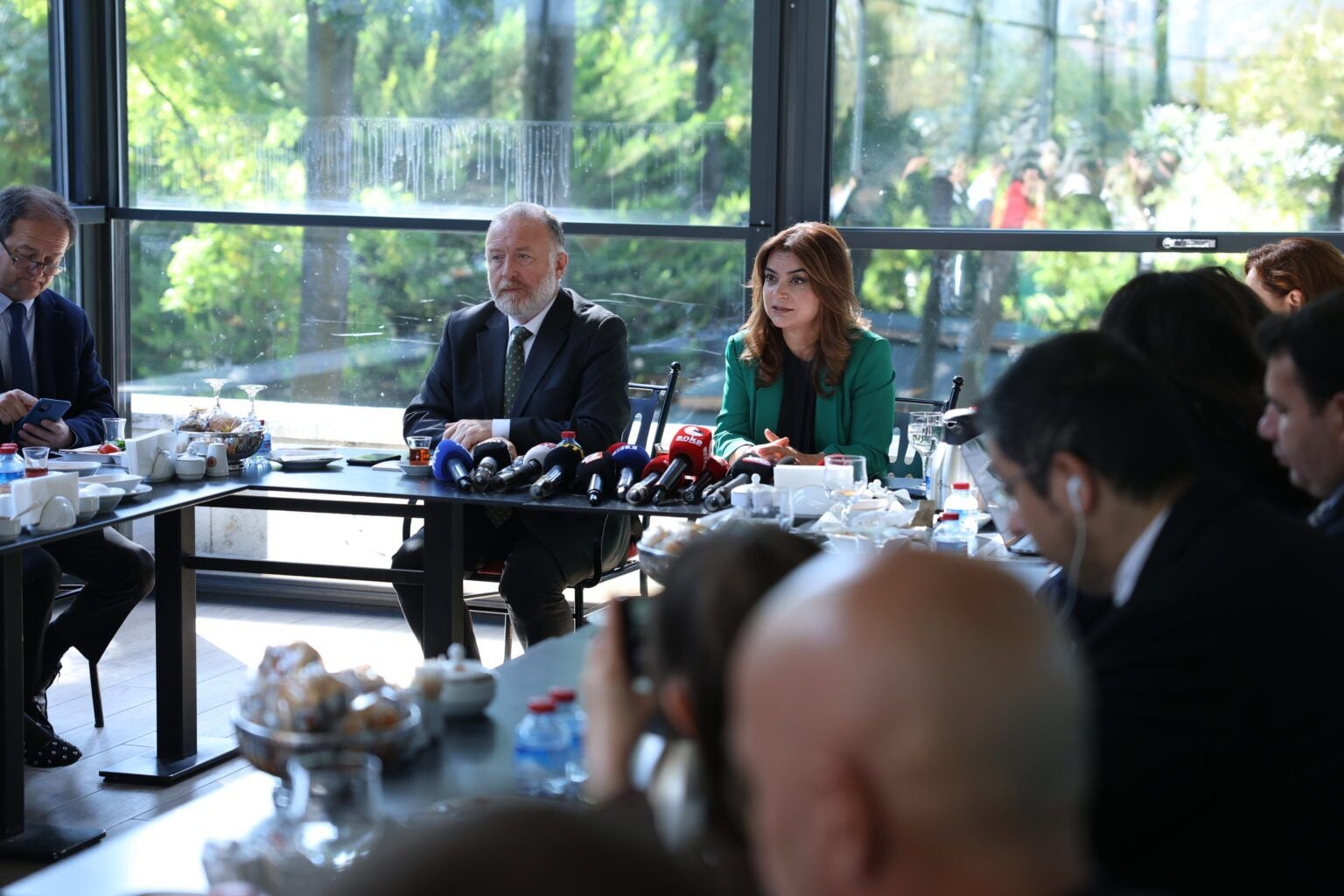 DEM Partî bi çapemeniyê re civiya: Pêvajo ber bi ku ve diçe?