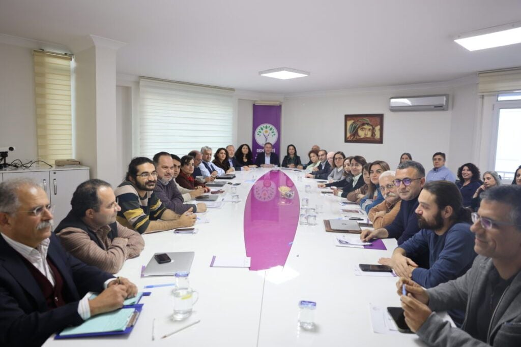 Heyetê Rayraberdişê Merkezî yê DEM Partî kom bî