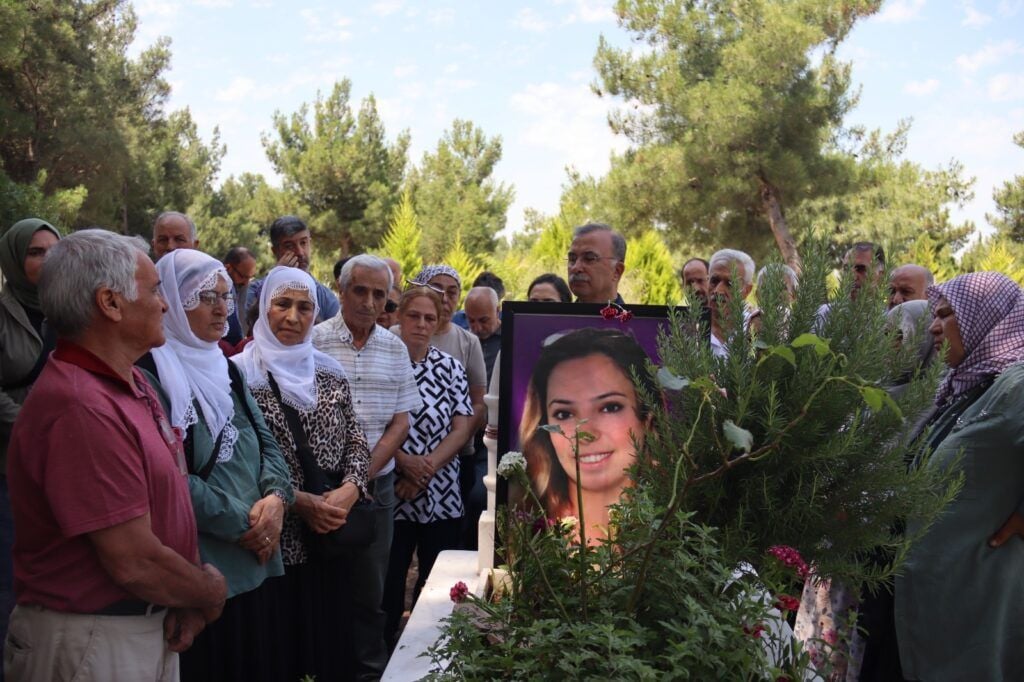 Denîz Poyraz hat bîranîn