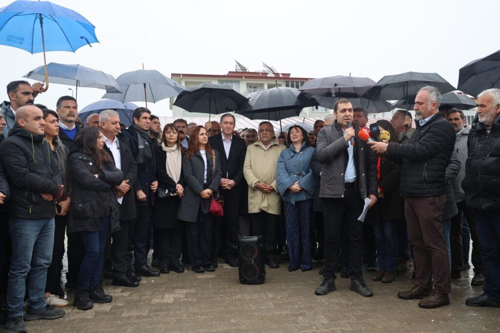 Partiyên siyasî: Girtiyên siyasî berdin