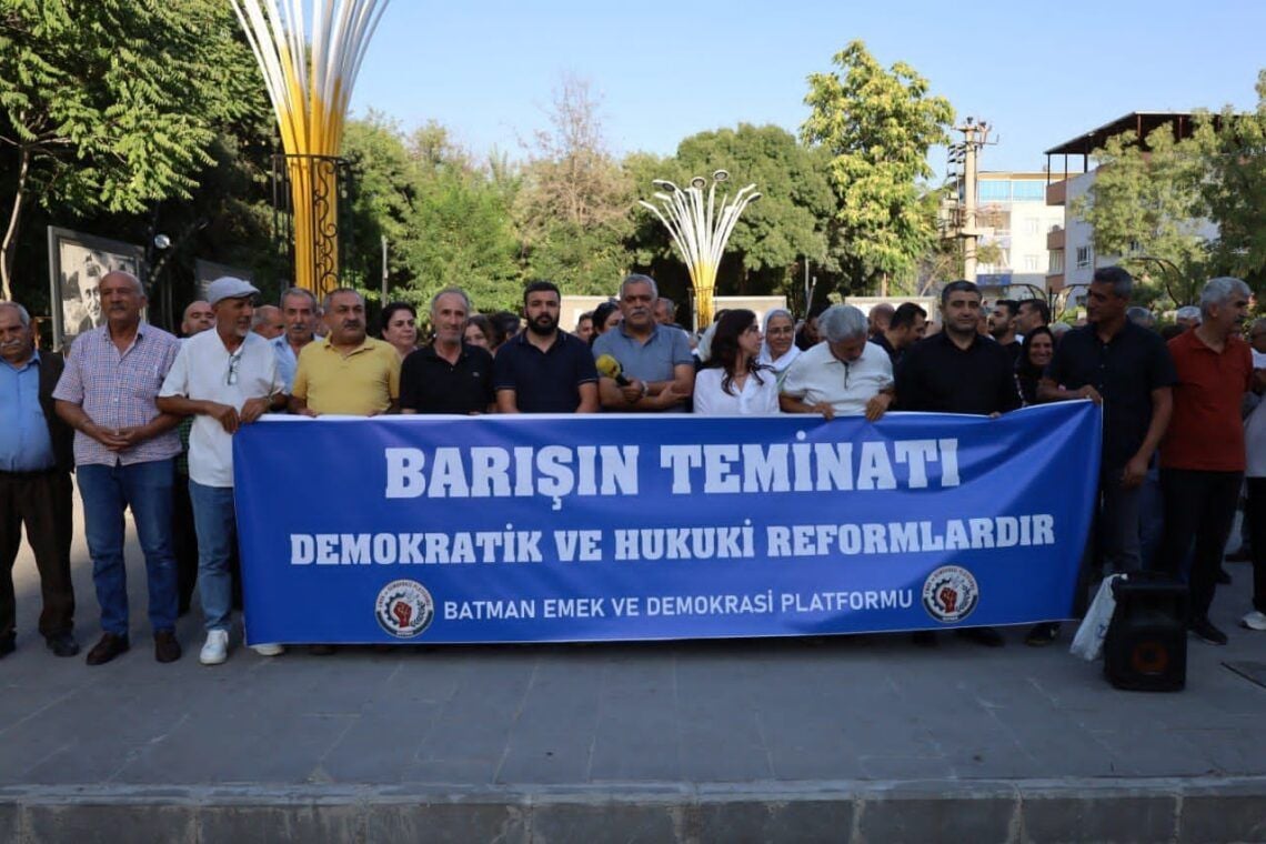 ‘Qada siyaseta demokratîk vekin’