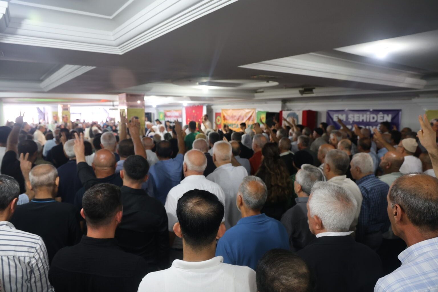 Gel cangoriyên azadiyê bi bîr tîne