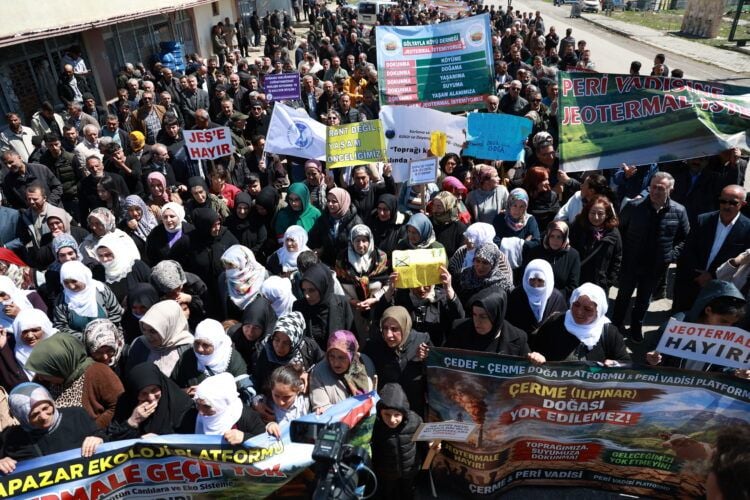Li Kanîreşê li dijî talana xwezayê meş tê lidarxistin