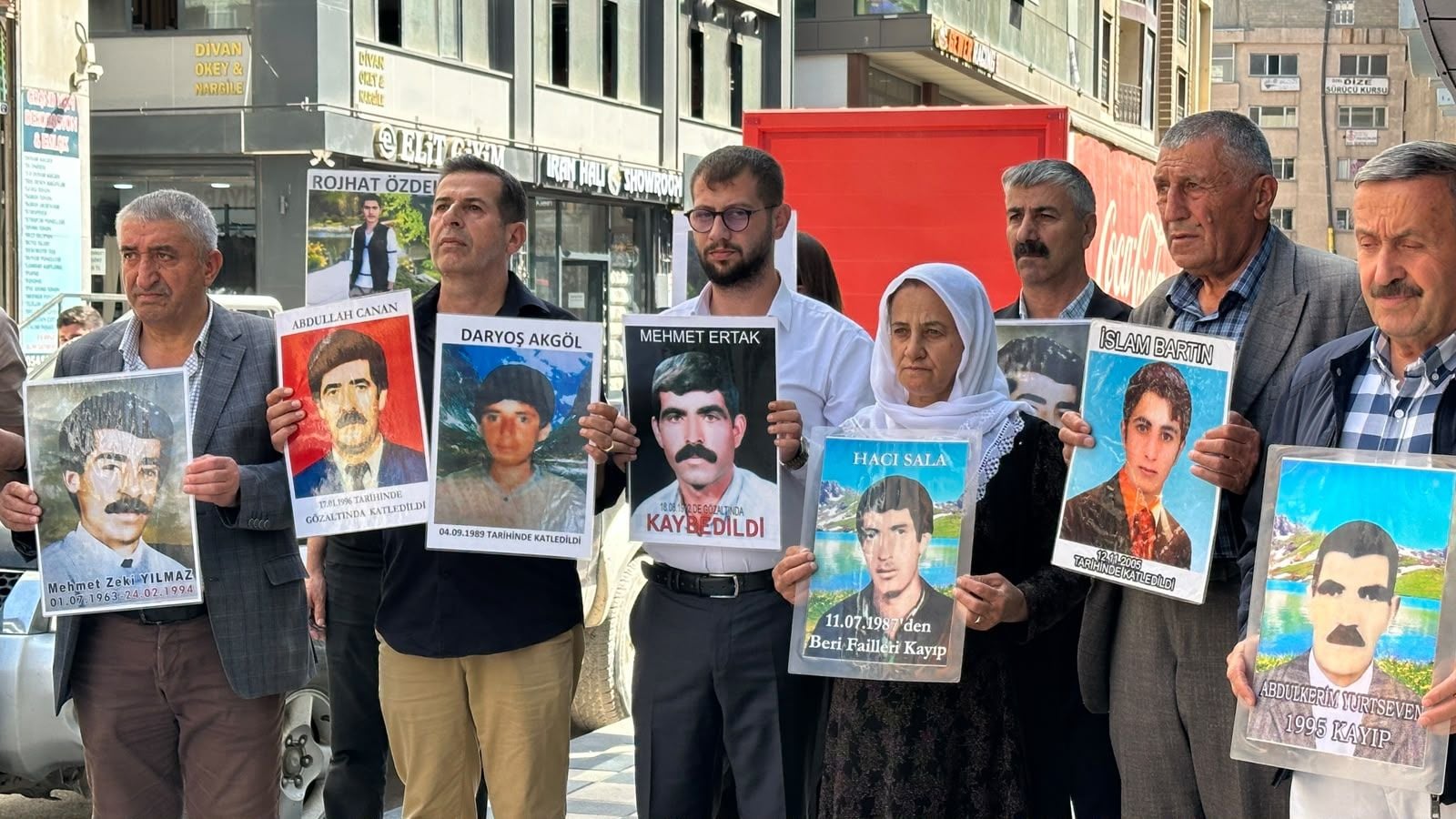 Kujerên 7 şivanên di 1990î de hatin kuştin li ku ne?