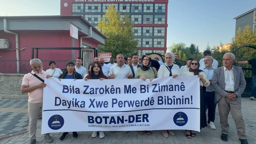 ‘Li dibistanan çima dersên kurdî nayên dayîn’