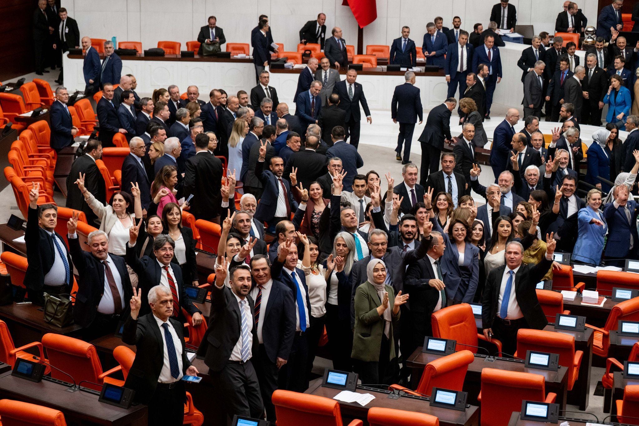 Divê Enqere bi îdeal û realîzma zanistî tev bigere