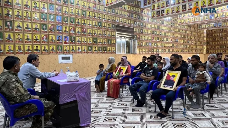 Mezlûm Ebdî bi malbatên şehîdên girtîgeha Kobanê re hevdîtin kir