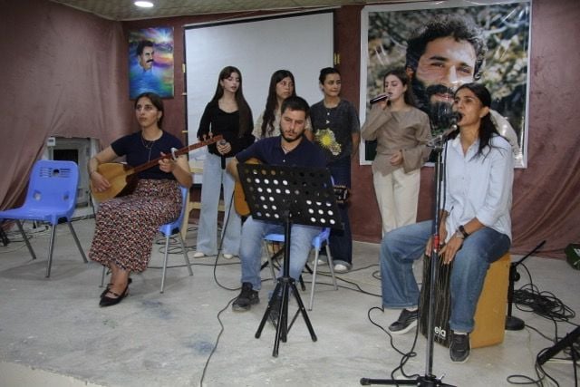 Mexmûriyan Hozan Serhed bi bîr anî