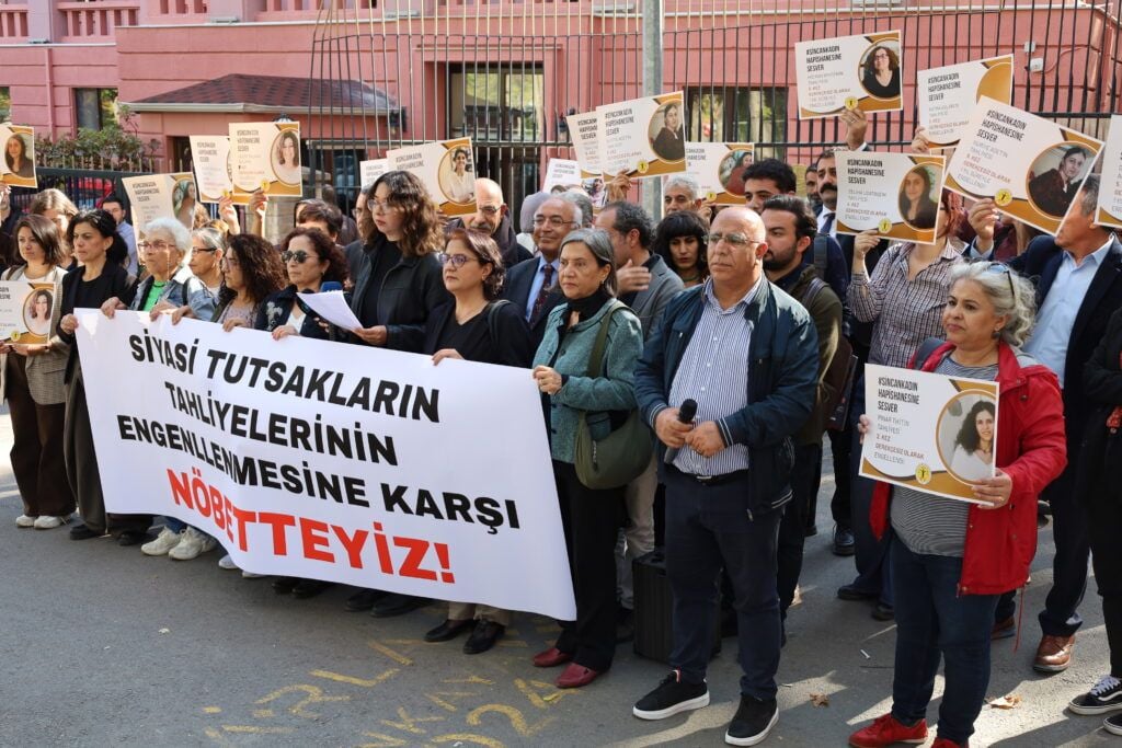 'Rêya aştiyê ji vebûna deriyên zindanan derbas dibe'