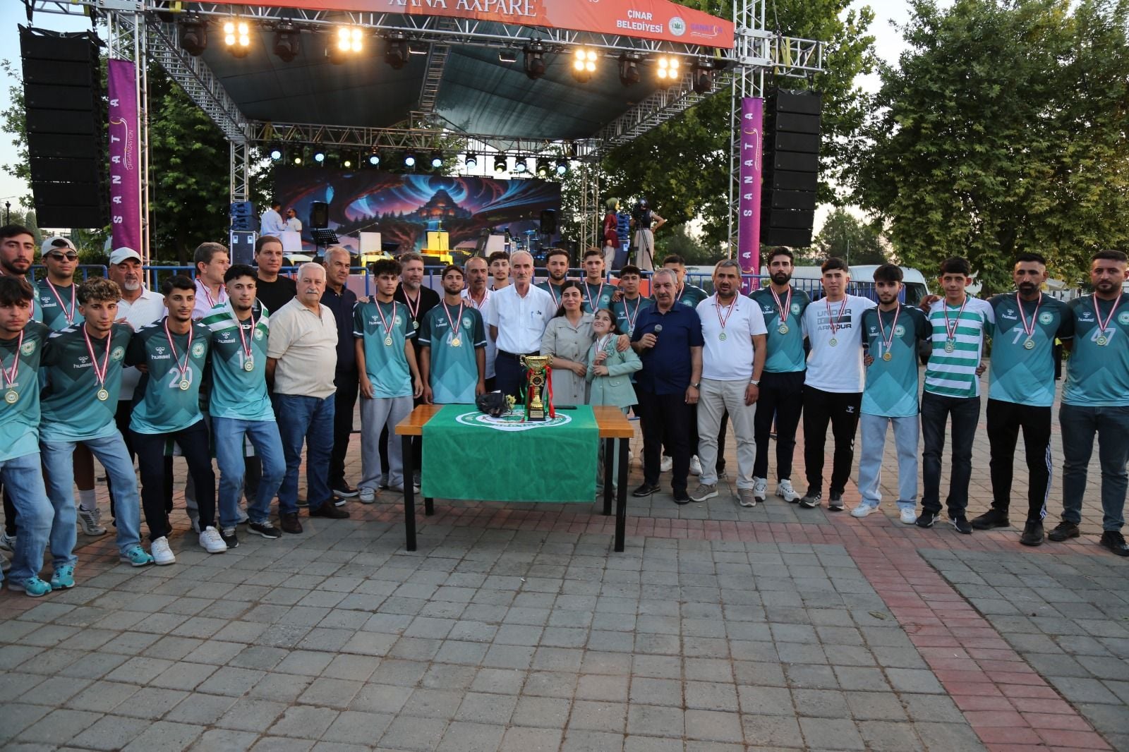 Şardariya Xana Axparê konsereke bi coş organîze kir