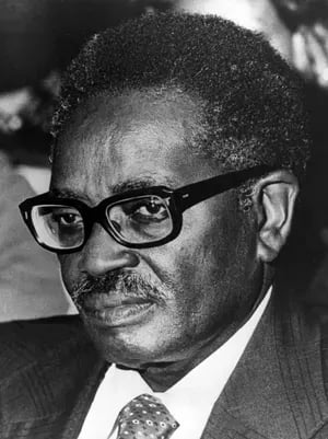 Dr. Agostinho Neto û hêzê şaran