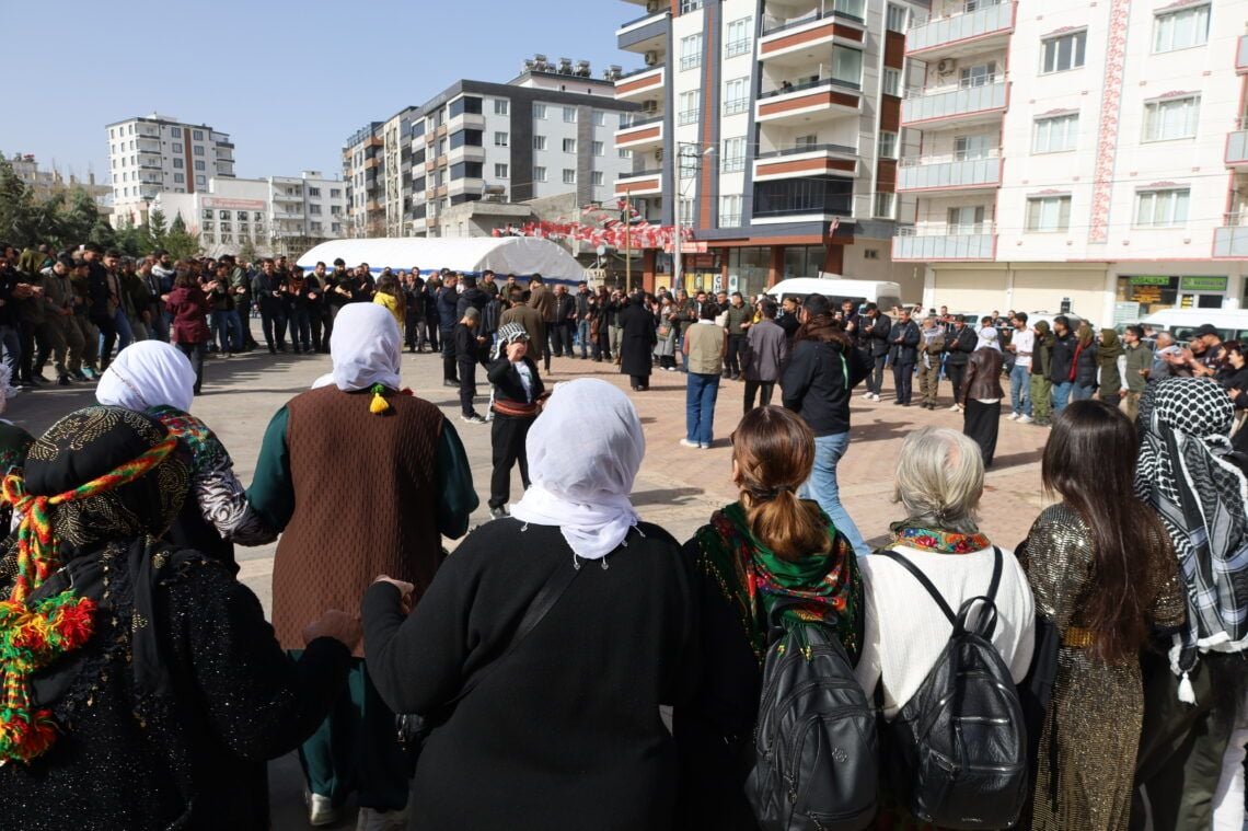 Ji bo meşa ber bi Amarayê ve welatî li Xelfetiyê kom dibin