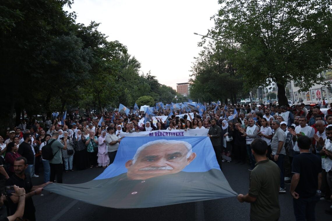 Bi deh hezaran ji bo azadiya fizîkî meşiyan
