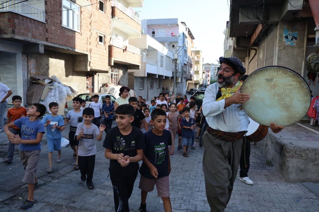 Li dijî tiryakê dest bidin hev