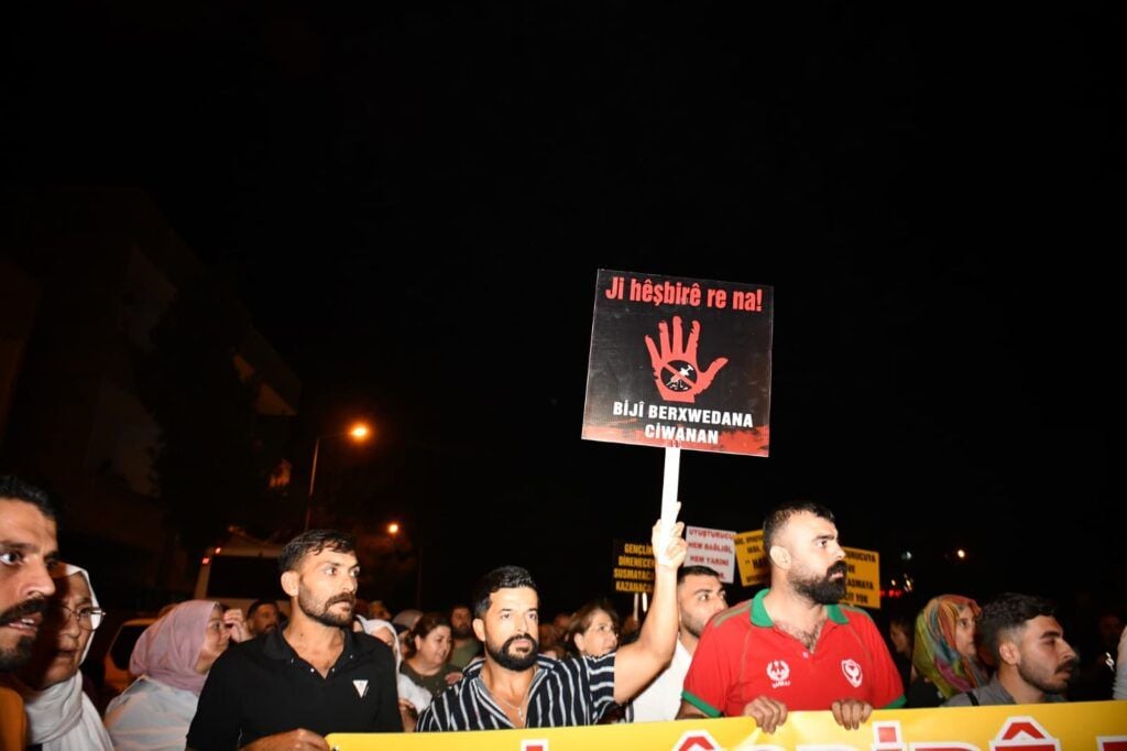 Bismîlî li dijî tiryak û fihûşê meşiyan