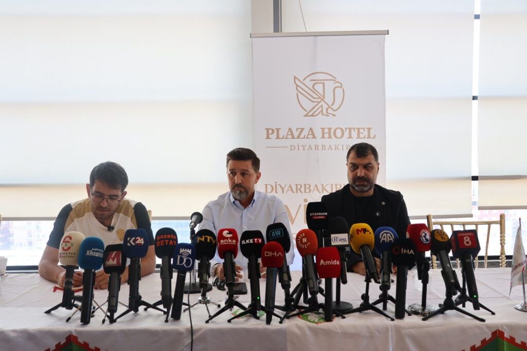Amedspor: Me destpêkek baş kir