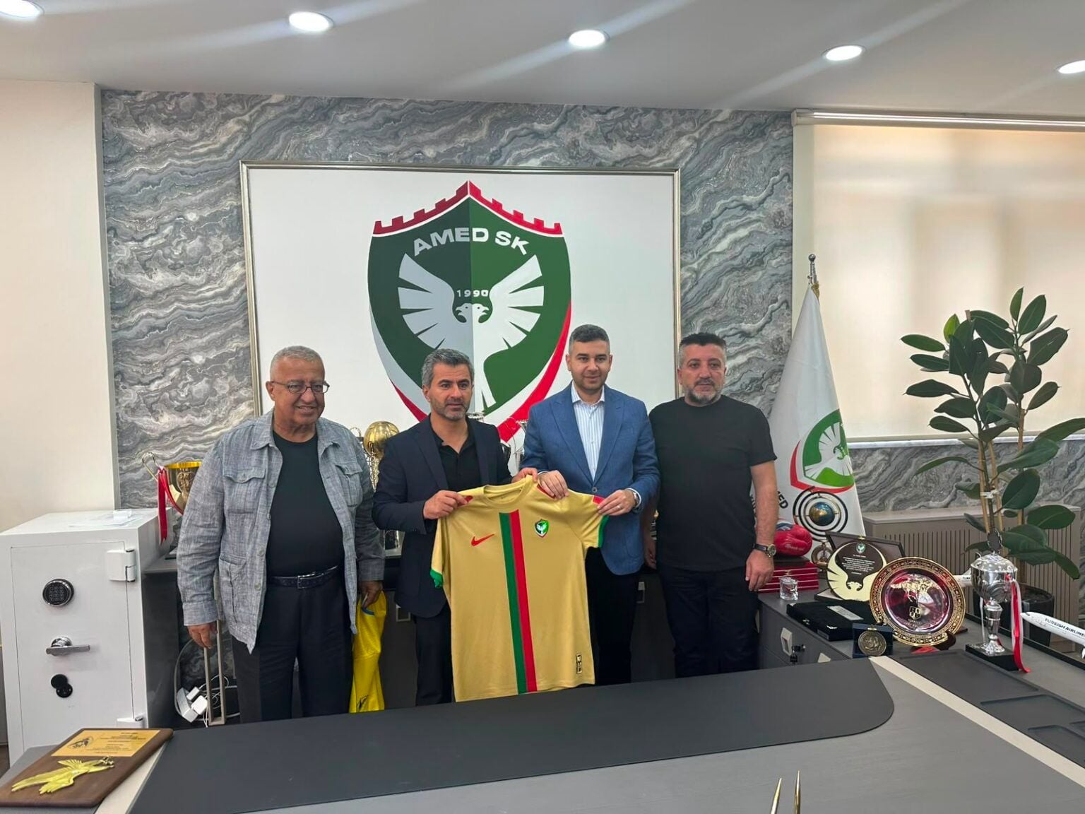 Amedspor û Duhokspor do maçê dostîye kay bikerê