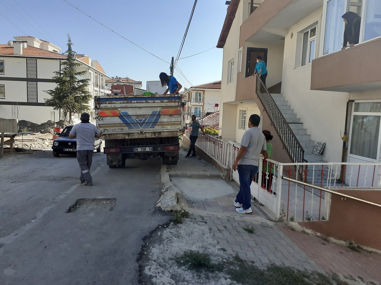 Li Enqereyê êrîşê malbateke kurd kirin