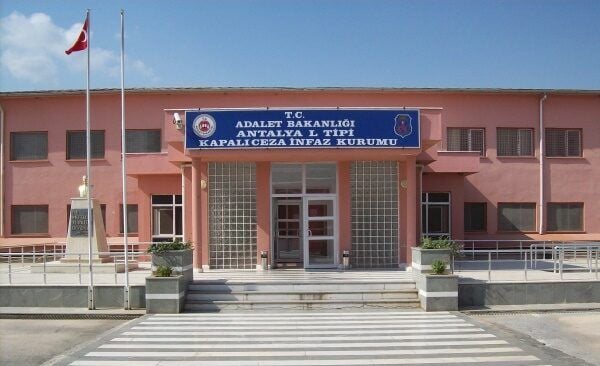 Daxwazên her sê girtiyên di greva birçîbûnê de bûn hatin qebûlkirin