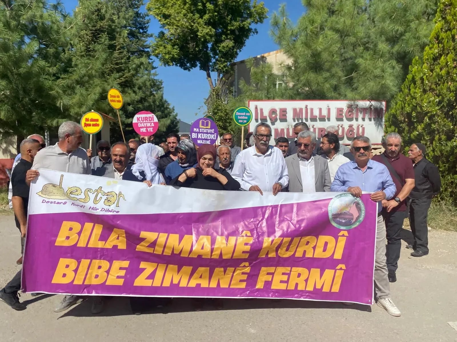 ‘Divê kurdî ne derseke bijarte, lê zimanê perwerdehiyê be’