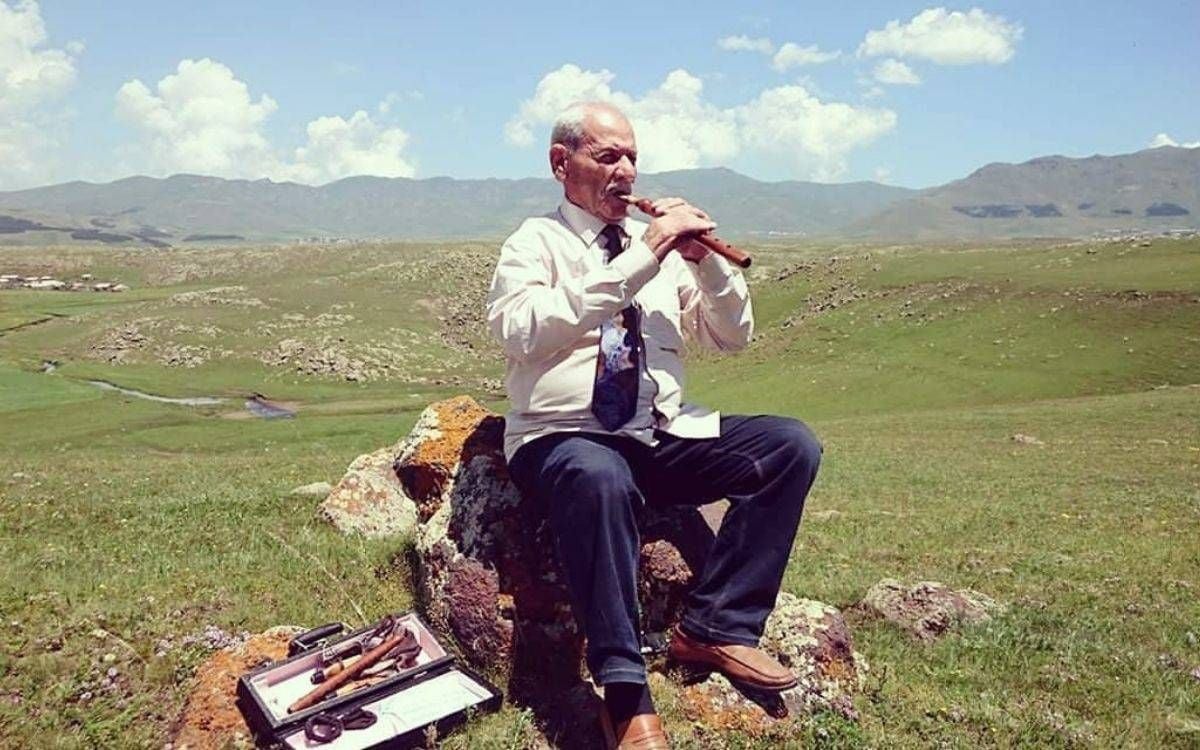 Mamosteyê ku çiya bi bêhna xwe didan axaftin