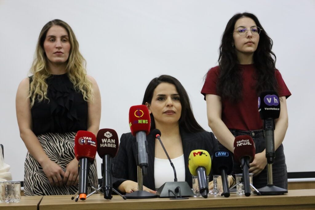 Baroya Wanê ji bo tespîtkirina sedema mirinê daxwaza vekirina gora Rojîn Kabaîş kir