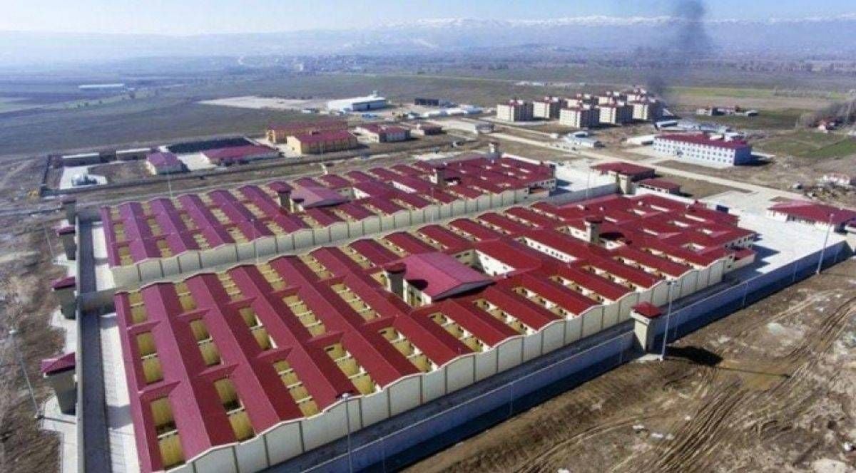 Tirkiye bi paş ve gavan diavêje