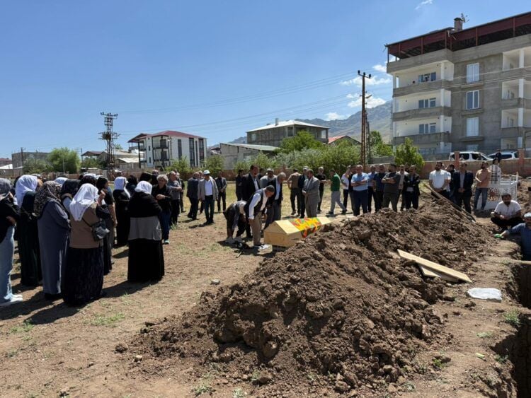 Cenazeyê Erol Kurt ê PKKî piştî 11 salan hat veşartin