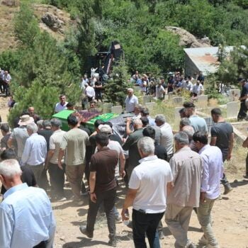 Cenazaya hunermend Murat Çîçekî Colemêrg de ameye definkerdiş