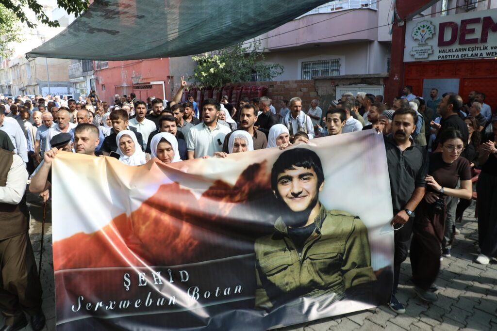 Cizîrî xwedî li şehîdên xwe derdikevin