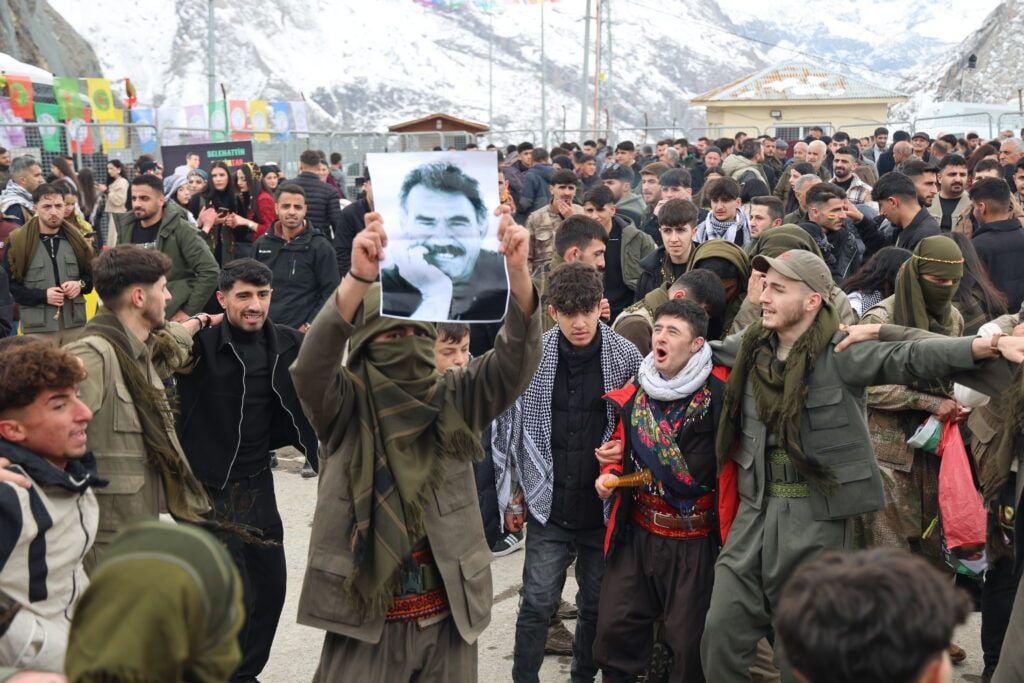 Di pîrozbahiya Newroza Colemergê de coşa jin û ciwanan
