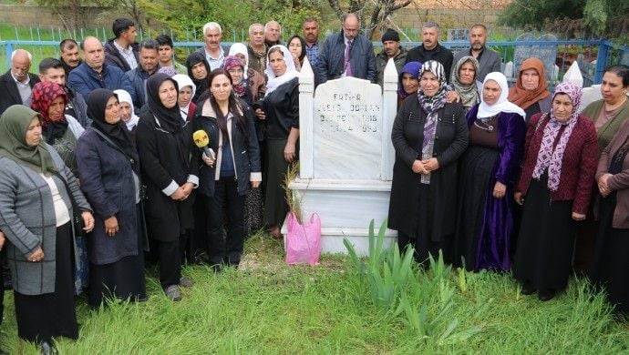 Uveyş Ocalane serê gorê xo de ameye yadkerdene
