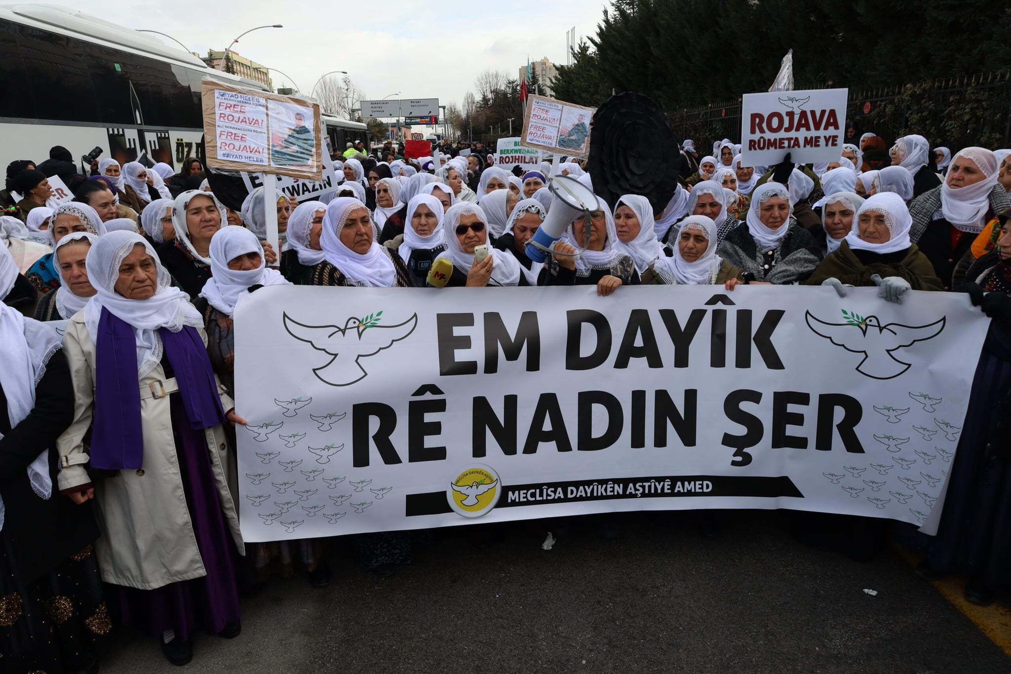 Dayikên Aştiyê dê ji bo hevdîtina bi Rêberê Gelê Kurd re serlêdanê bikin