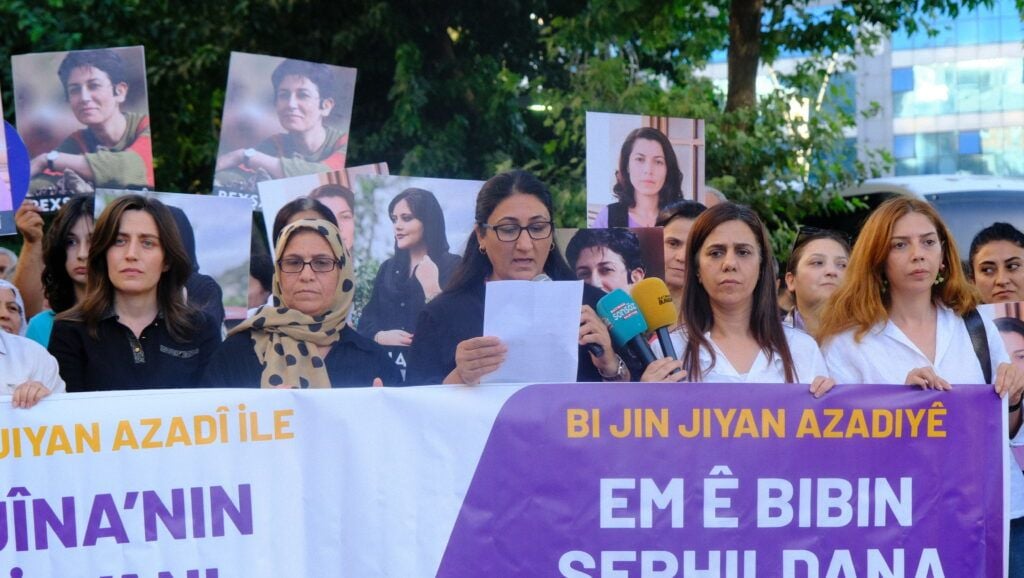 Ji bo Jîna Emînî daketin qaran