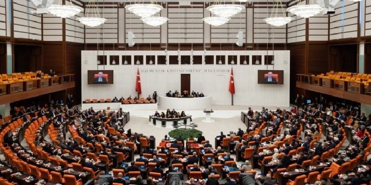 Meclîs de trafîkê pêvînayîşî: Yeno pawene verkar siba bêro Meclîs