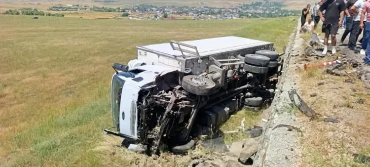 Gimgim de qezaya trafîkî: 2 kesî cuya xo ra bîyî