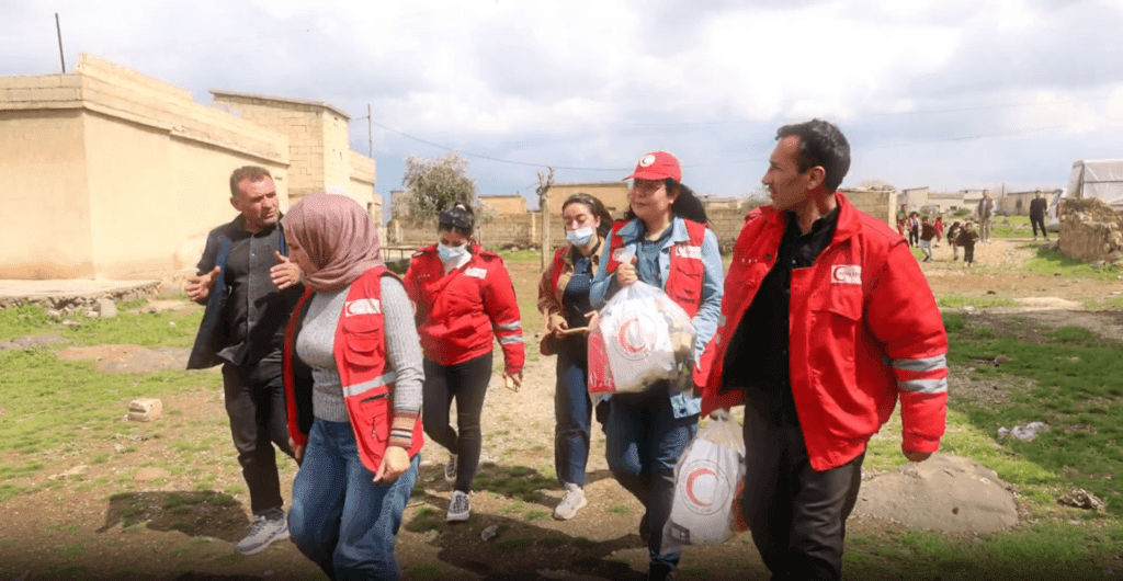 Heyva Sor a Kurd li Qamişlo alîkarî da hezar û 900 malbatên ji Efrînê