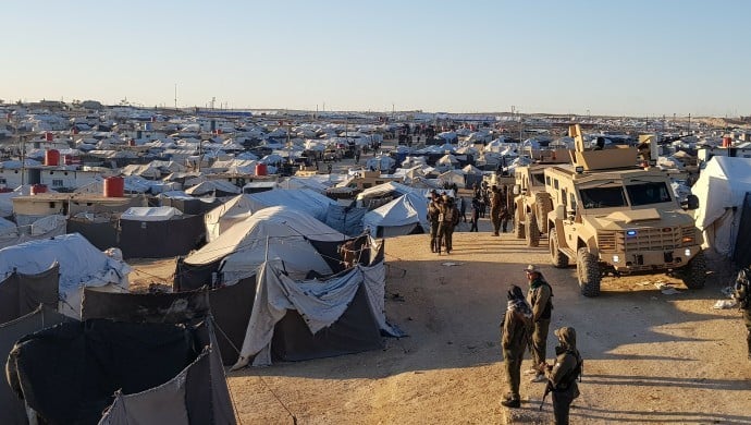 Operasyona li dijî metirsiya DAIŞ’ê ya li kampa Holê didome