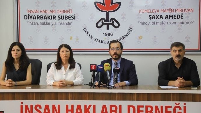 ÎHD rapora 6 mehî aşkere kir: Zêdetirî 650 binçavkirin û binpêkirinên giran ên mafan